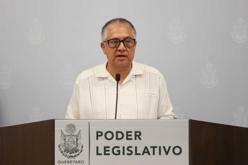 El diputado Sinuh\u00e9 Piedragil Ortiz, presidente de la Legislatura de Quer\u00e9taro, durante el anuncio de la glosa del quinto informe.