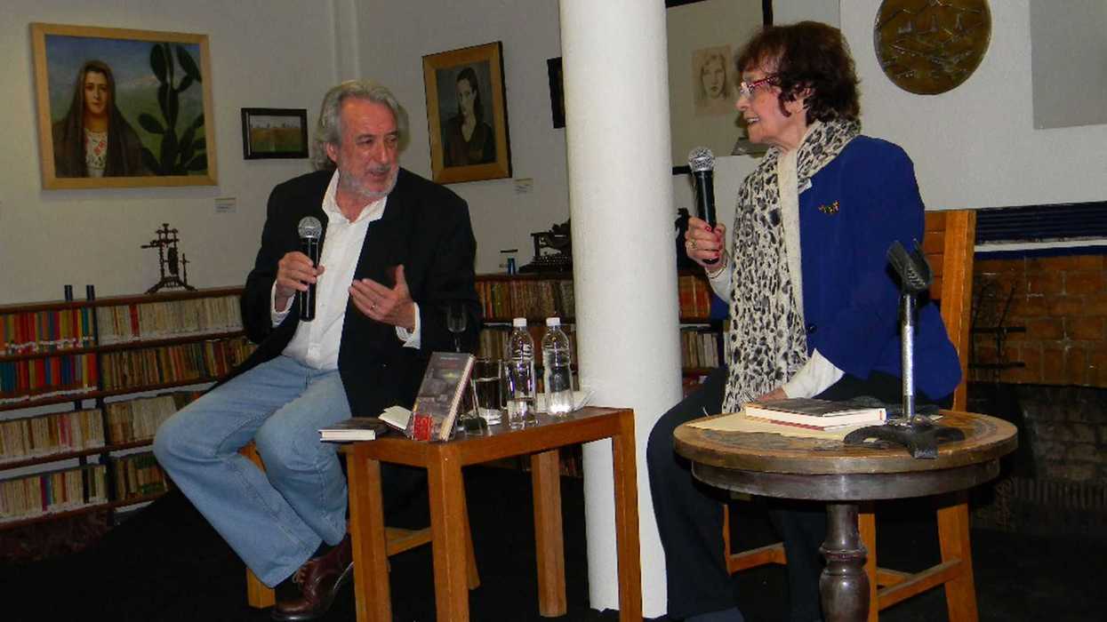 El escritor Hernán Lara Zavala, reconocido novelista, cuentista, ensayista, editor y catedrático, presentó su libro "De Zitilchén", que en su tercera edición ha sido publicado por el Fondo de Cultura Económica. NOTIMEX