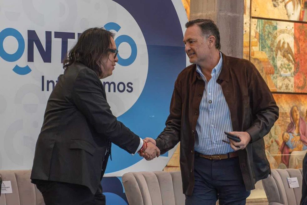 El Fiscal General V\u00edctor Antonio De Jes\u00fas Hern\u00e1ndez y el gobernador Mauricio Kuri Gonz\u00e1lez al t\u00e9rmino de la sesi\u00f3n Caf\u00e9 con Kuri, Quer\u00e9taro, 29 de junio de 2026.
