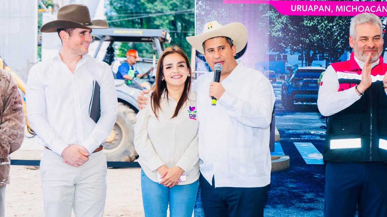 El gobernador Alfredo Ramírez Bedolla durante una declaración sobre el esquema de seguridad de la alcaldesa de Uruapan, Grecia Quiroz García.