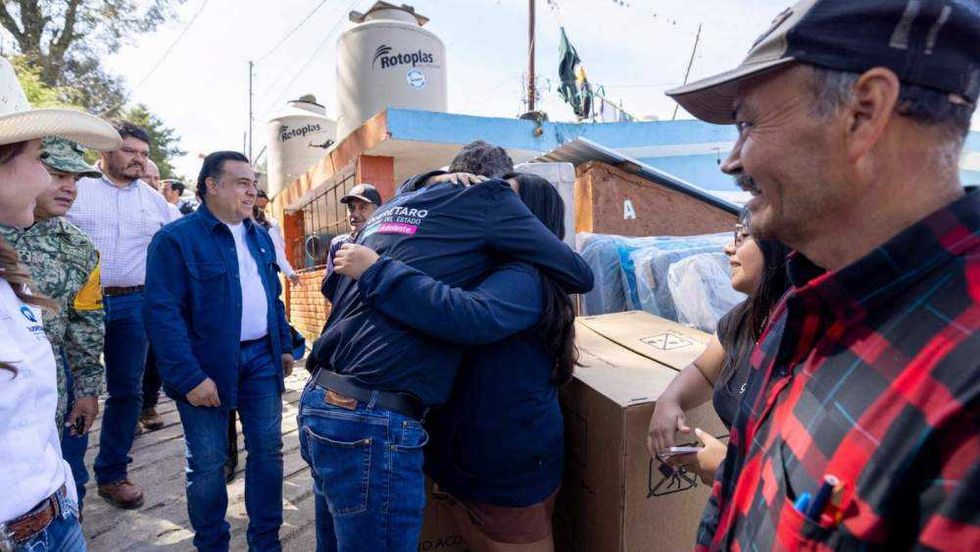 El gobernador Mauricio Kuri dio el banderazo para la distribución de 146 enseres domésticos en comunidades de San Joaquín.