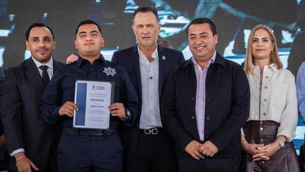 El gobernador Mauricio Kuri entrega constancias a integrantes de la Primera Generaci\u00f3n 2026 de la Polic\u00eda Estatal de Quer\u00e9taro.