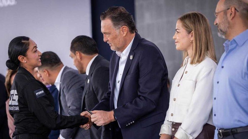 El gobernador Mauricio Kuri entrega constancias a integrantes de la Primera Generaci\u00f3n 2026 de la Polic\u00eda Estatal de Quer\u00e9taro.