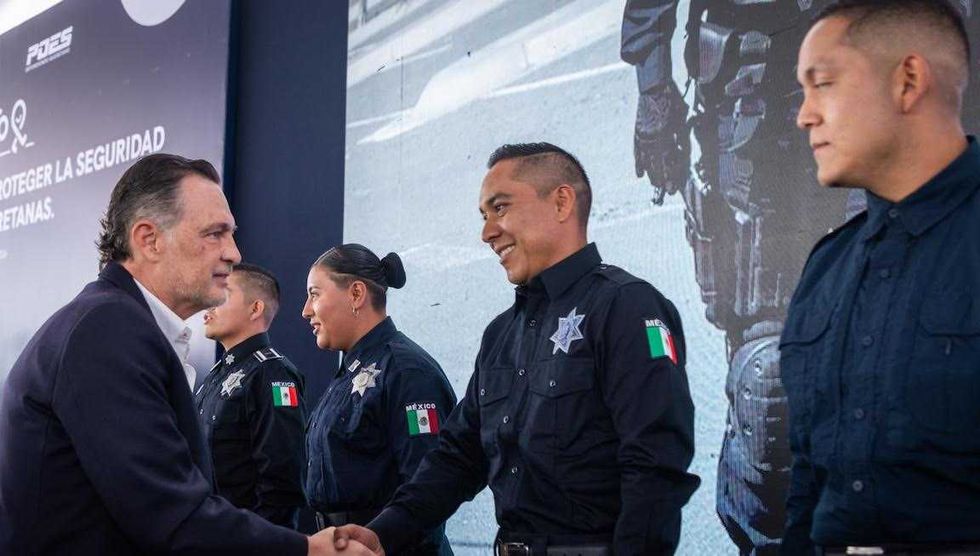 El gobernador Mauricio Kuri entrega constancias a integrantes de la Primera Generaci\u00f3n 2026 de la Polic\u00eda Estatal de Quer\u00e9taro.