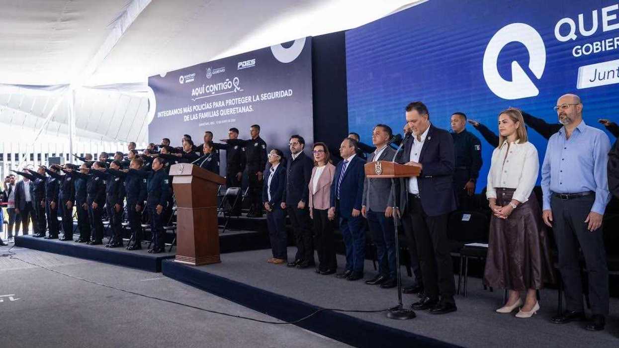 El gobernador Mauricio Kuri entrega constancias a integrantes de la Primera Generación 2026 de la Policía Estatal de Querétaro.