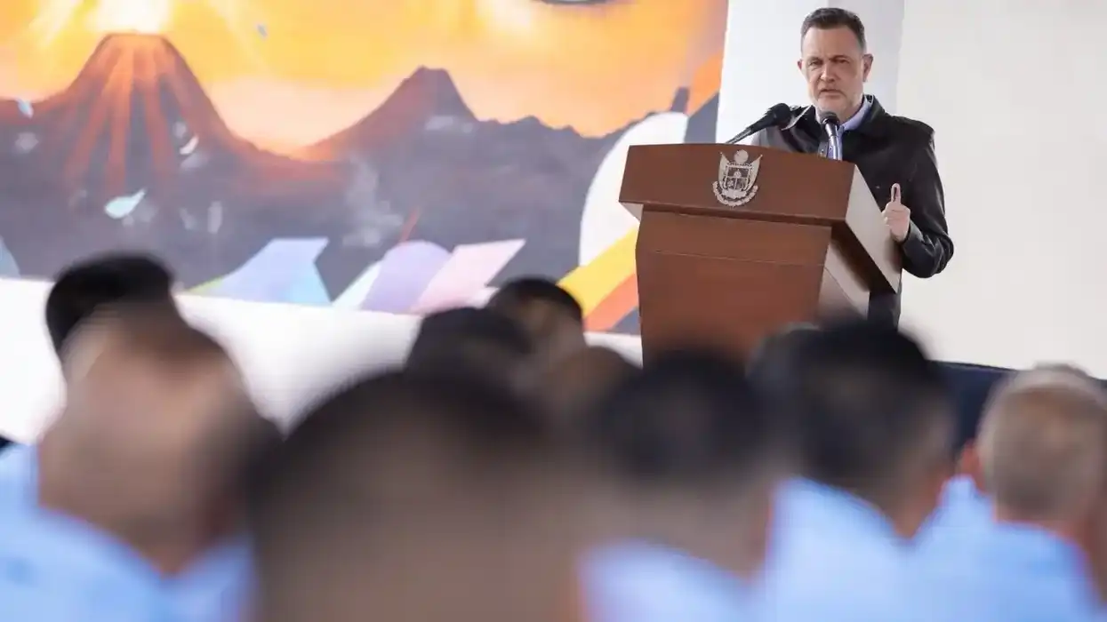 El gobernador Mauricio Kuri González durante su mensaje en la entrega de reconocimientos de salud mental y prevención de adicciones en Querétaro