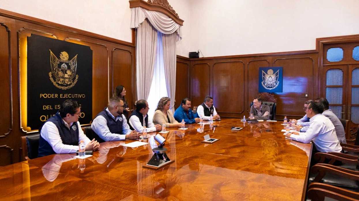 El gobernador Mauricio Kuri González encabeza una reunión con representantes de las asociaciones de peregrinos al Tepeyac en Palacio de Gobierno.