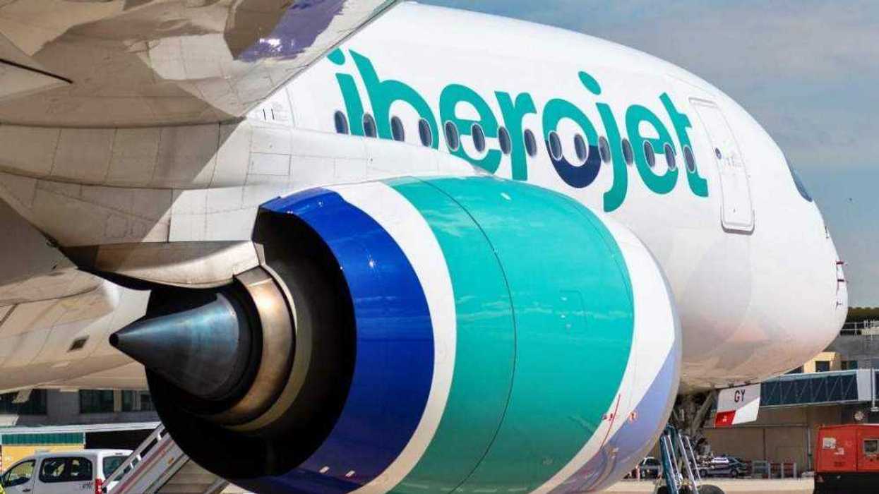 El gobernador Mauricio Kuri González encabezó la ceremonia de inauguración del vuelo directo Querétaro-Acapulco. Foto: Iberojet.