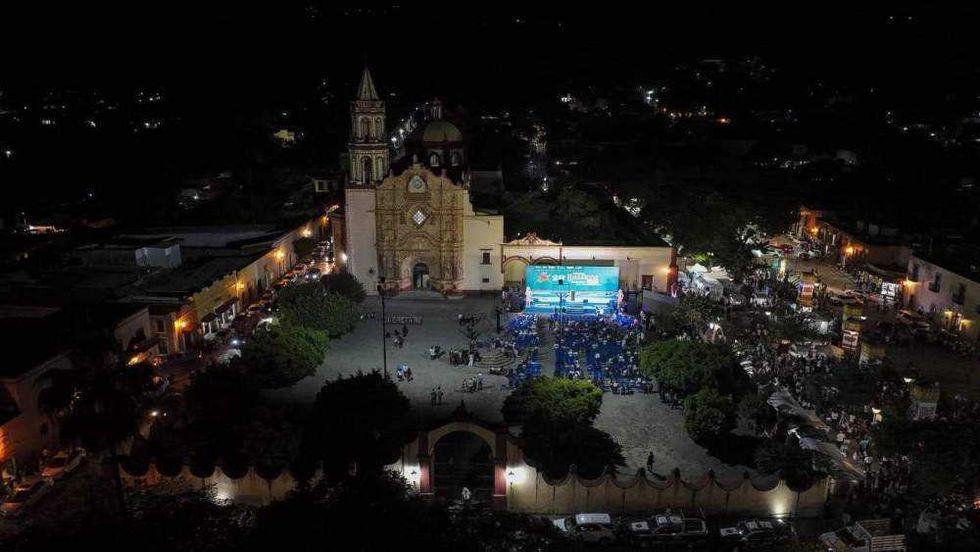 El gobernador Mauricio Kuri González encabezó la ceremonia inaugural del Festival de la Huasteca, que reúne a portadores de tradición de seis estados en Jalpan.