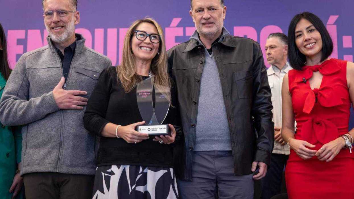 El gobernador Mauricio Kuri González entrega el Distintivo Sin Brecha 2025 a empresas e instituciones de San Juan del Río por políticas de equidad laboral.