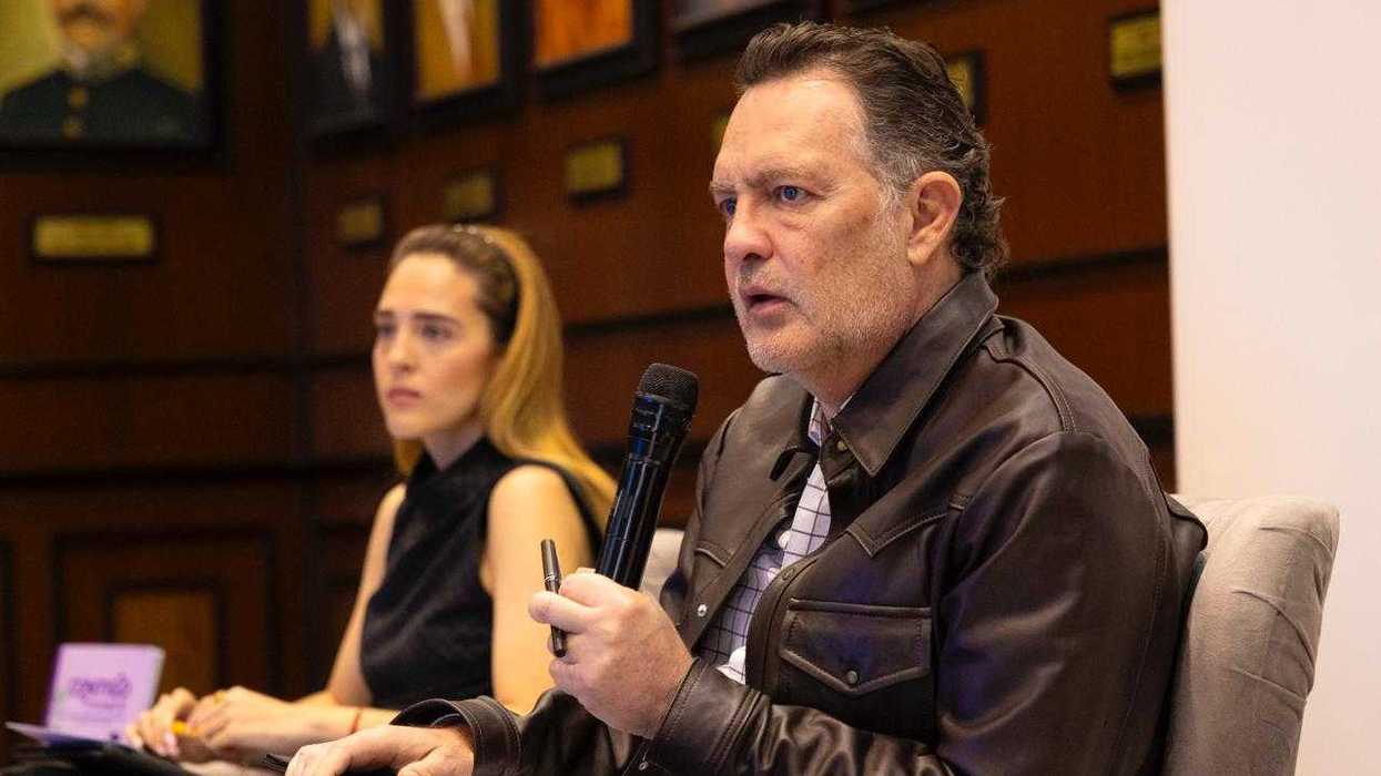 El gobernador Mauricio Kuri González habla durante una conferencia de prensa en Querétaro.