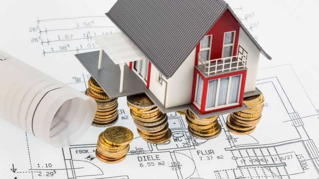 El mercado hipotecario es el marco regulatorio que se encarga de formalizar, sustentar y transmitir préstamos y créditos garantizados de bienes inmuebles.