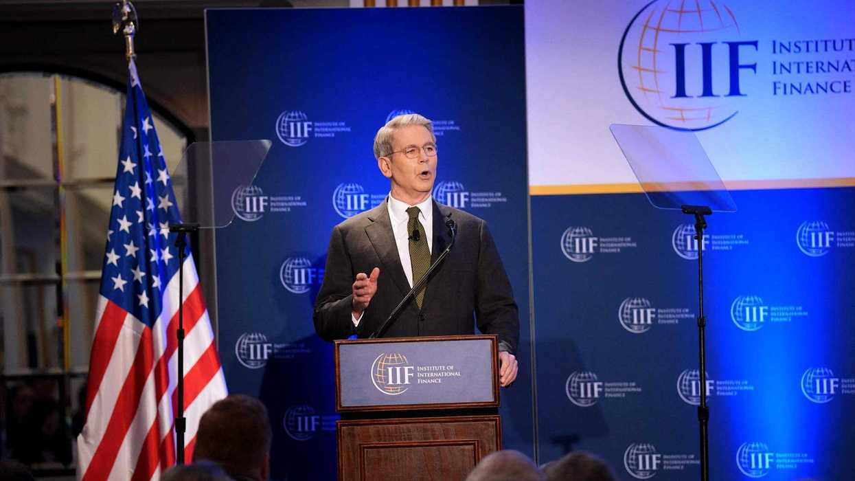 El modelo exportador de China perjudica "a todo el mundo", asegura secretario del Tesoro de EEUU. AFP.