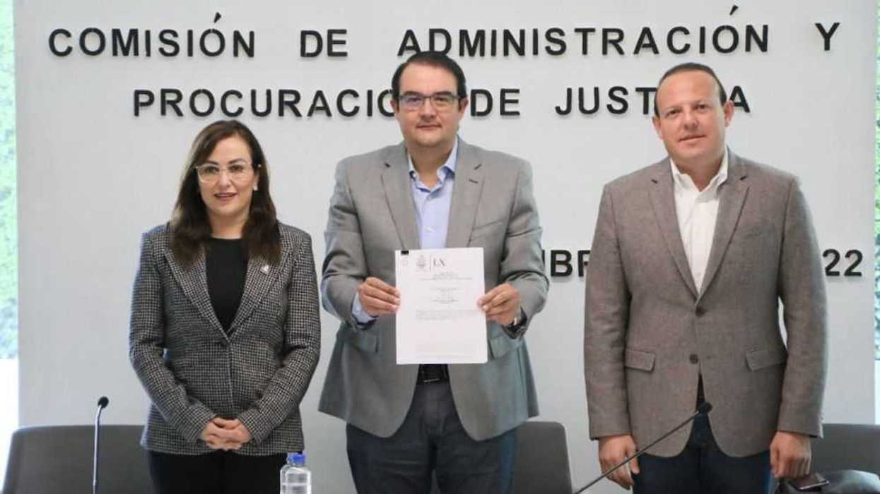 El presidente de la Comisión, diputado Guillermo Vega Guerrero, explicó que, en primera instancia, se aprobó la creación del nuevo Instituto Registral y Catastral del estado de Querétaro.