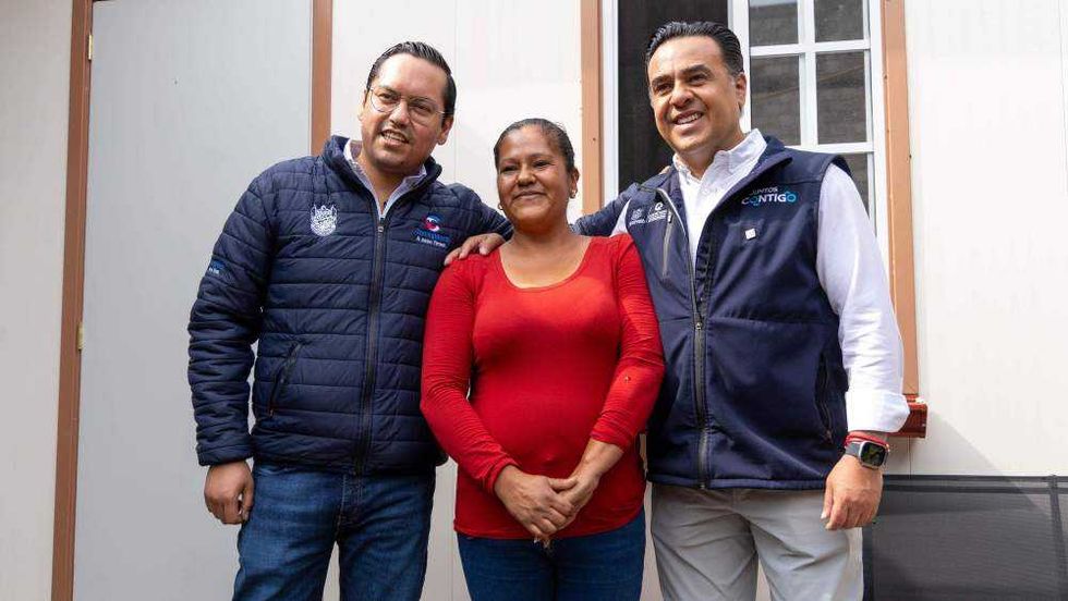 El presidente municipal de Corregidora y el titular de SEDESOQ recorrieron El Calichar y Lourdes para verificar entrega de apoyos de vivienda.