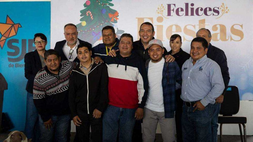 El presidente municipal Roberto Cabrera Valencia destacó la gestión administrativa y operativa de JAPAM durante la celebración de fin de año en las instalaciones de Betania.