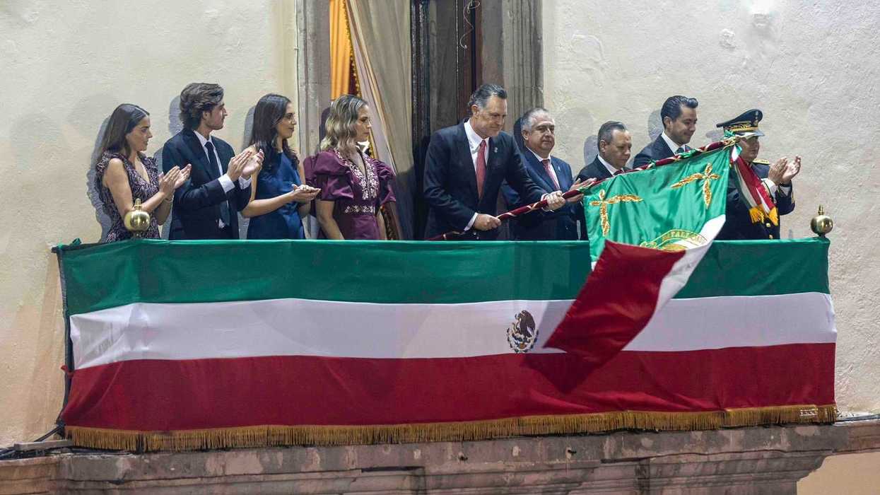 El presidente municipal, Roberto Cabrera Valencia, dio el Grito de Independencia desde el balcón del Templo de Nuestra Señora de Guadalupe ante más de 6 mil sanjuanenses.