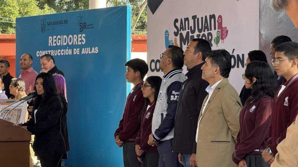 El presidente municipal Roberto Cabrera Valencia presidió el inicio de construcción de dos aulas que permitirán que estudiantes con discapacidades continúen su educación media superior sin desplazarse a otros municipios.