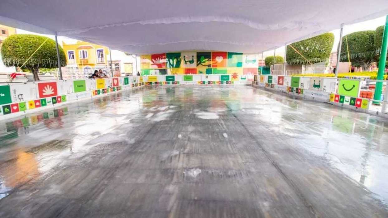 El próximo 18 de enero culminará el acceso a la pista de hielo que fue instalada en la Plaza Independencia de San Juan del Río.