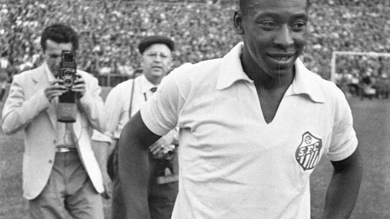 El Santos estudiará la posibilidad de retirar el dorsal 10 de Pelé. EFE/Jaime Iglesias.