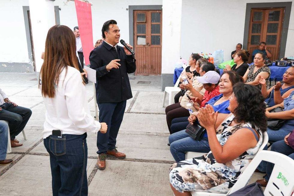 El secretario de Desarrollo Social Luis Nava convive con mam\u00e1s comerciantes del Centro Hist\u00f3rico de San Juan del R\u00edo