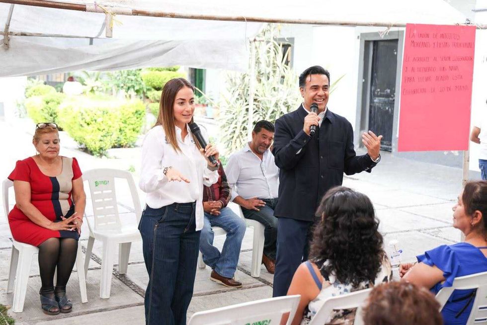 El secretario de Desarrollo Social Luis Nava convive con mam\u00e1s comerciantes del Centro Hist\u00f3rico de San Juan del R\u00edo