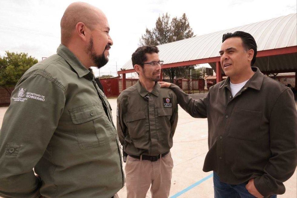 El secretario de Desarrollo Social, Luis Nava, durante la capacitaci\u00f3n de Promotores de la Paz en primeros auxilios en Tequisquiapan
