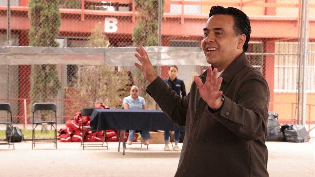 El secretario de Desarrollo Social, Luis Nava, durante la capacitación de Promotores de la Paz en primeros auxilios en Tequisquiapan