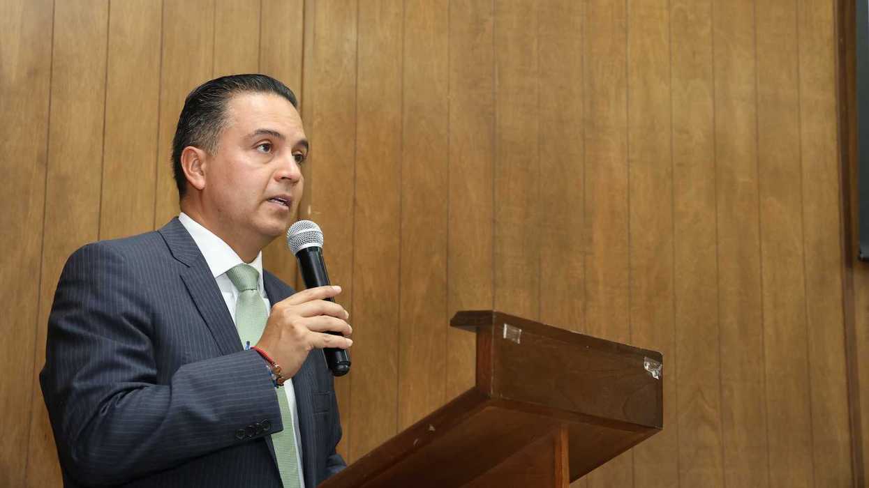 El secretario de Gobierno de Querétaro, Eric Gudiño, durante una conferencia de prensa sobre seguridad.