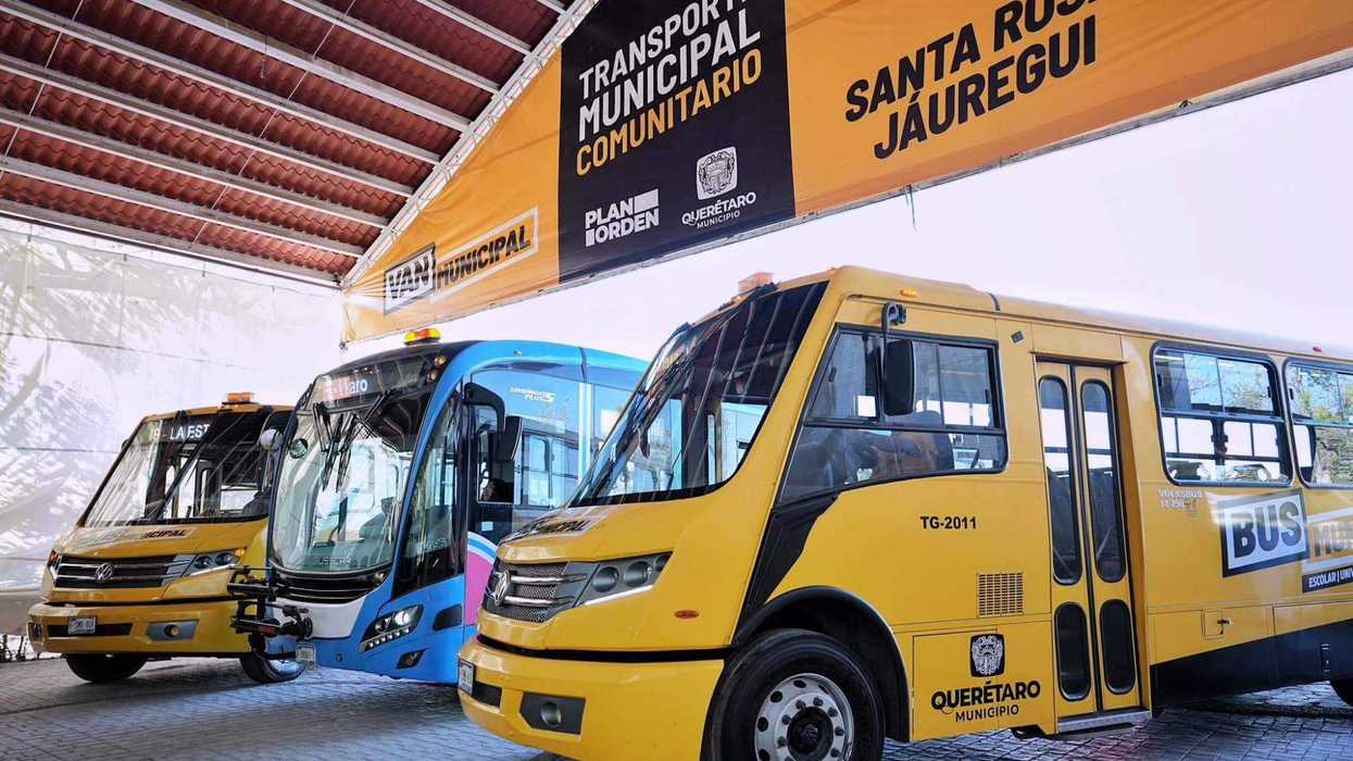 El sistema de transporte gratuito opera con retrasos en Santa Rosa Jáuregui tras afectaciones viales en carretera federal 57.