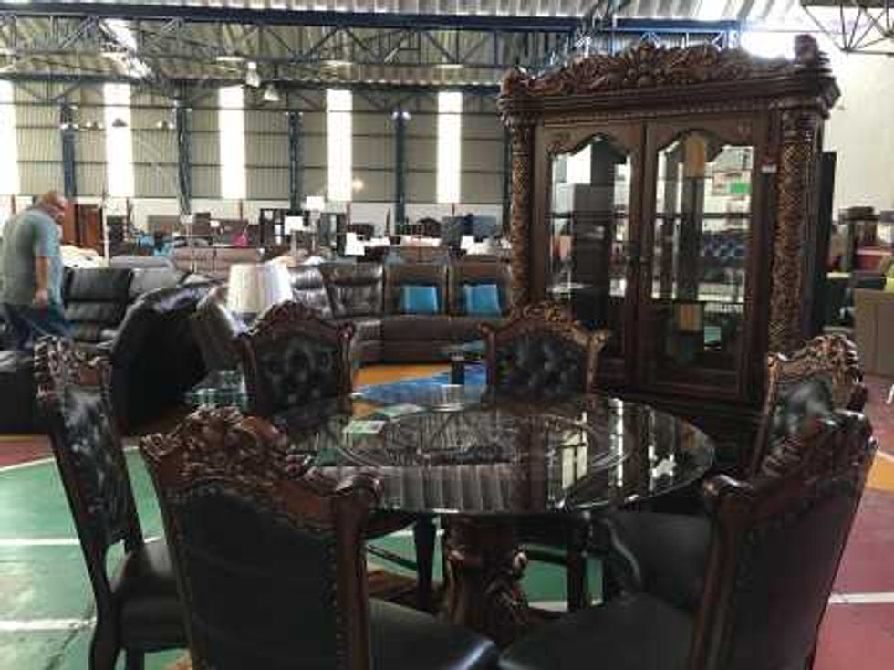 Eleganza Muebles.