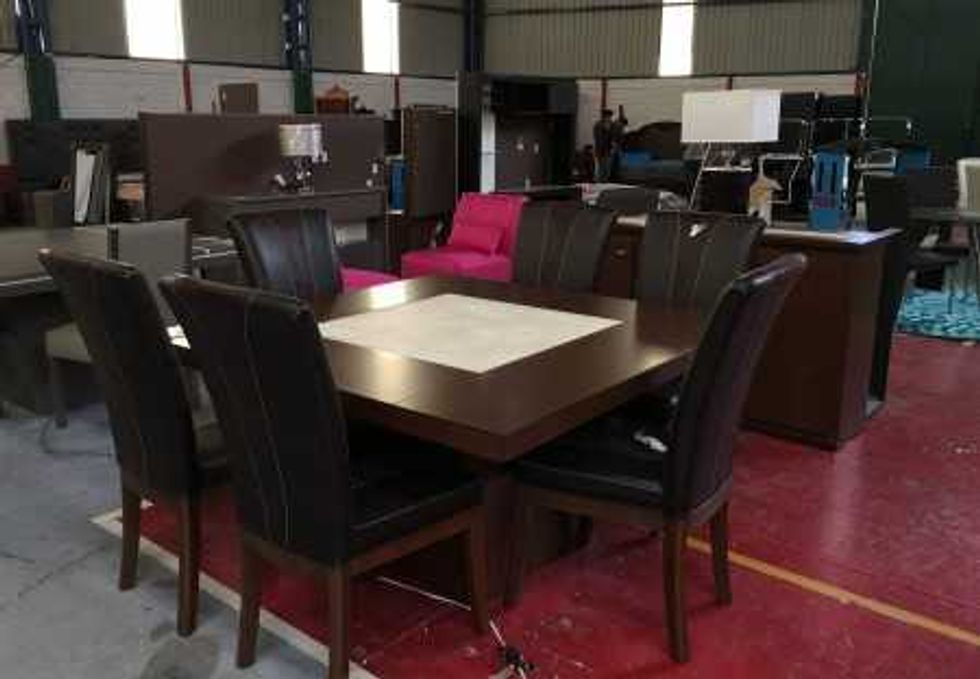 Eleganza Muebles.