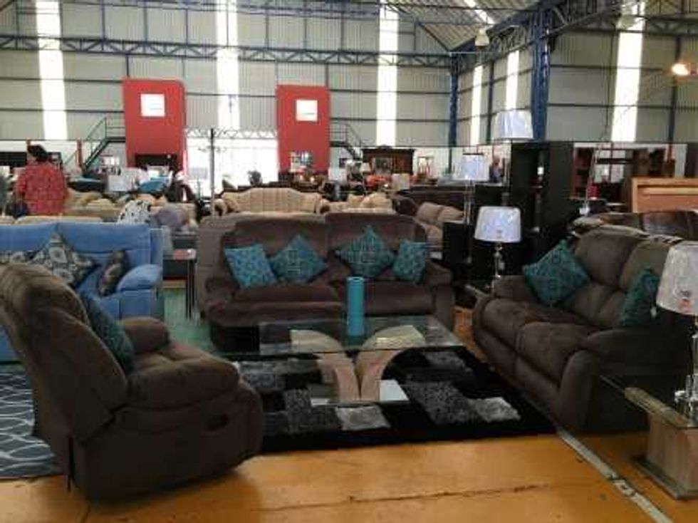 Eleganza Muebles.