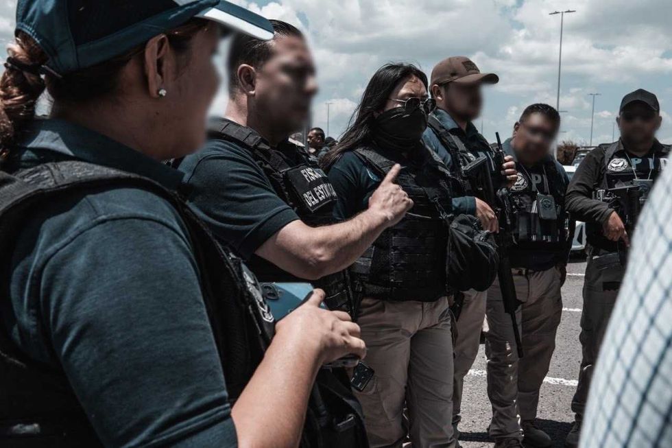 Elementos de la Fiscal\u00eda de Quer\u00e9taro participan en operativo contra delitos contra la salud en San Juan del R\u00edo.