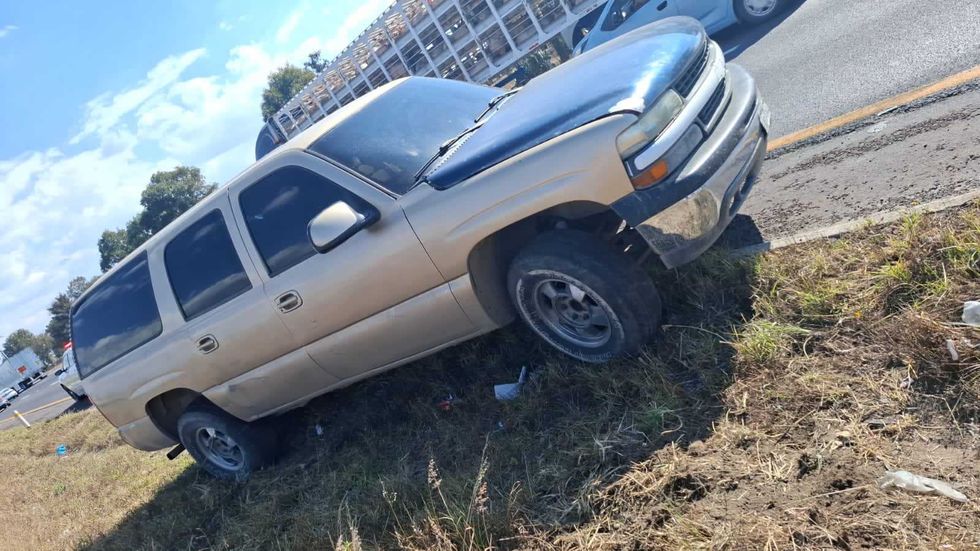 Elementos de la Guardia Nacional aseguraron a tres hombres y una camioneta Suburban vinculados con robos en San Juan del R\u00edo.