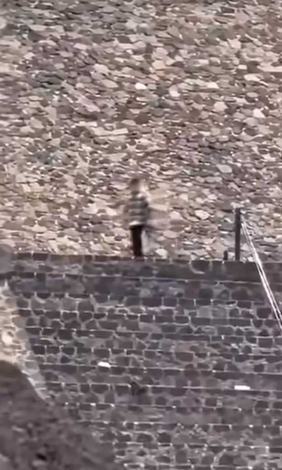 Elementos de la Guardia Nacional resguardan la zona arqueol\u00f3gica de Teotihuac\u00e1n tras el tiroteo en la Pir\u00e1mide de la Luna