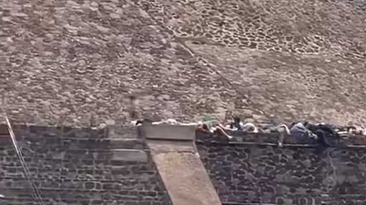 Elementos de la Guardia Nacional resguardan la zona arqueológica de Teotihuacán tras el tiroteo en la Pirámide de la Luna