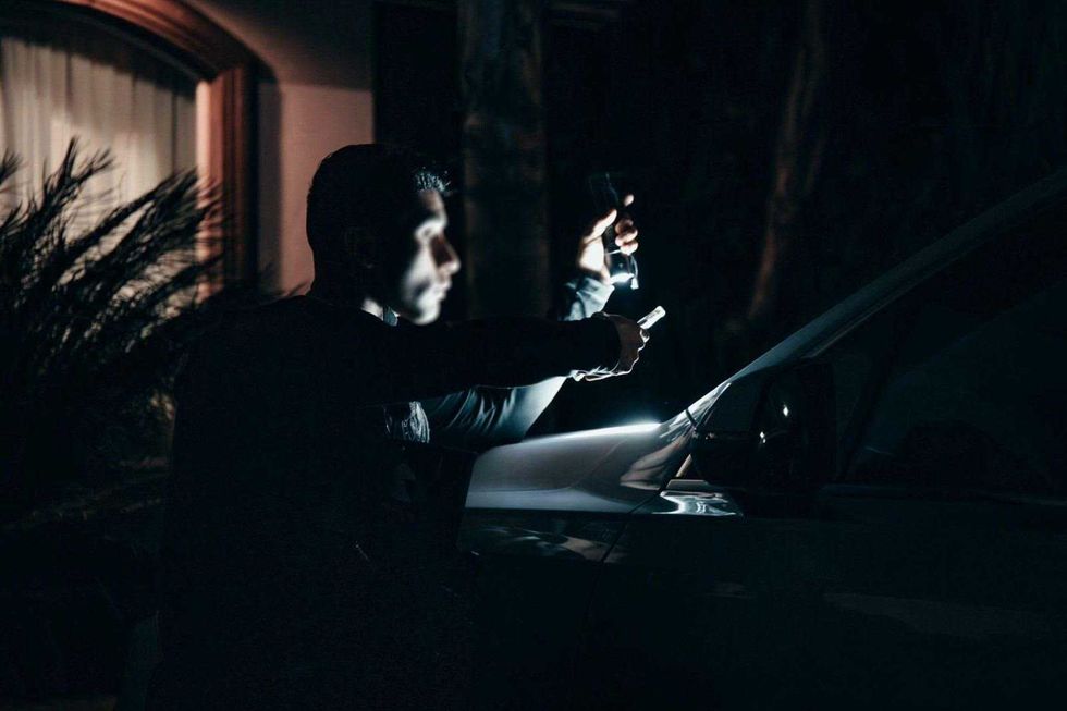 Elementos de la Polic\u00eda de Investigaci\u00f3n del Delito durante cateo en fraccionamiento El Campanario, Quer\u00e9taro capital