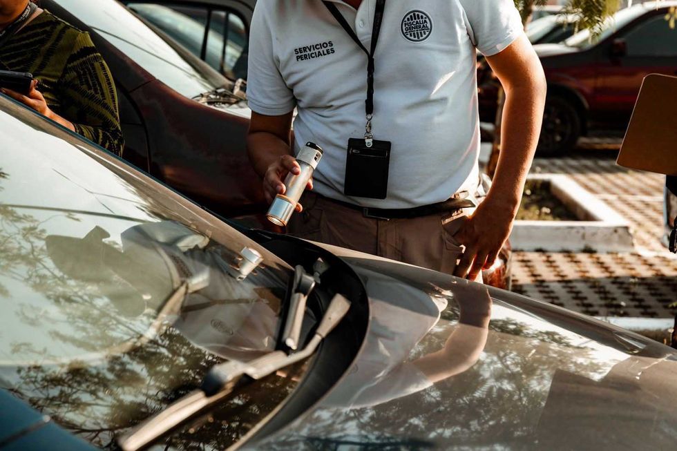 Elementos de la Polic\u00eda de Investigaci\u00f3n del Delito realizan revisiones vehiculares. El operativo incluy\u00f3 5 mil 521 revisiones con 93 elementos y 18 unidades operativas.