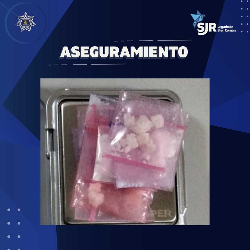 Elementos de la polic\u00eda municipal de San Juan del R\u00edo aseguran dosis de metanfetamina y marihuana tras detenci\u00f3n en colonias del municipio