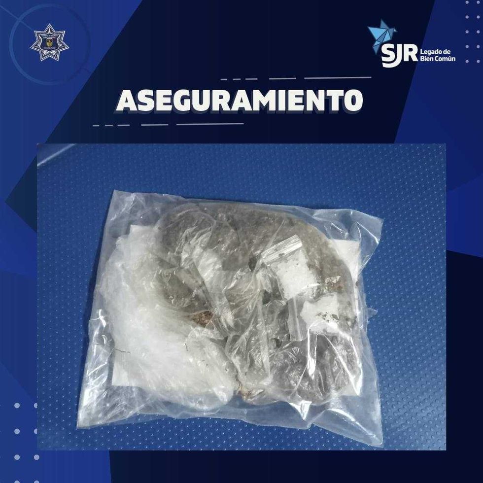 Elementos de la polic\u00eda municipal de San Juan del R\u00edo aseguran dosis de metanfetamina y marihuana tras detenci\u00f3n en colonias del municipio