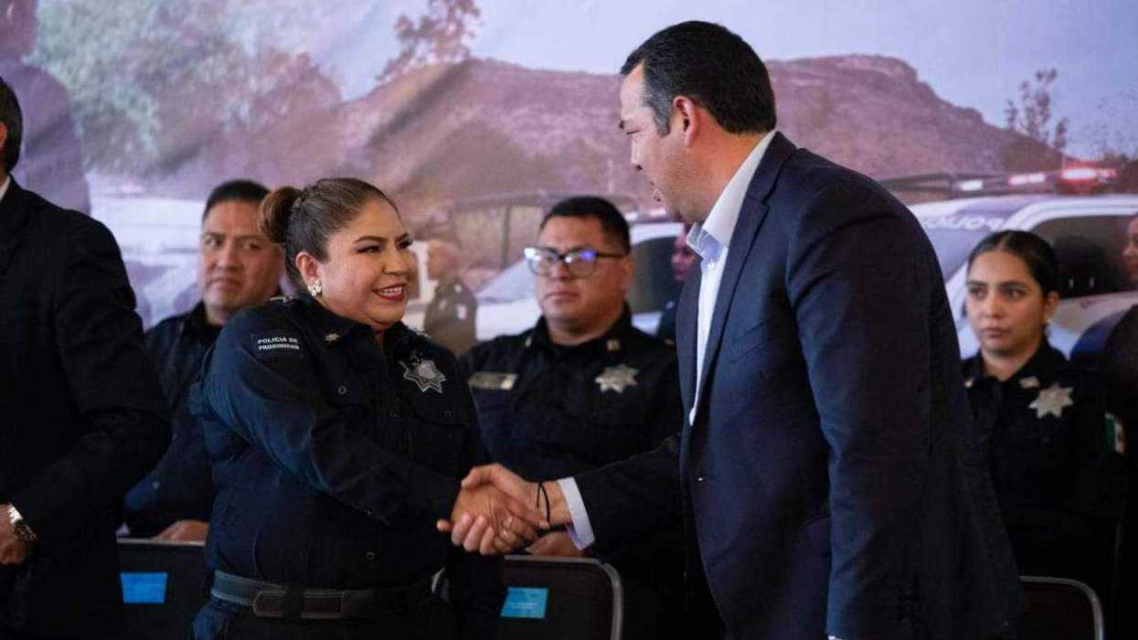 Elementos de la policía de San Juan del Río reciben reconocimientos durante ceremonia oficial del Día del Policía 2025.