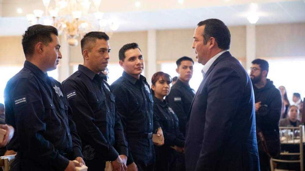 Elementos de la policía de San Juan del Río reciben reconocimientos durante ceremonia oficial del Día del Policía 2025.