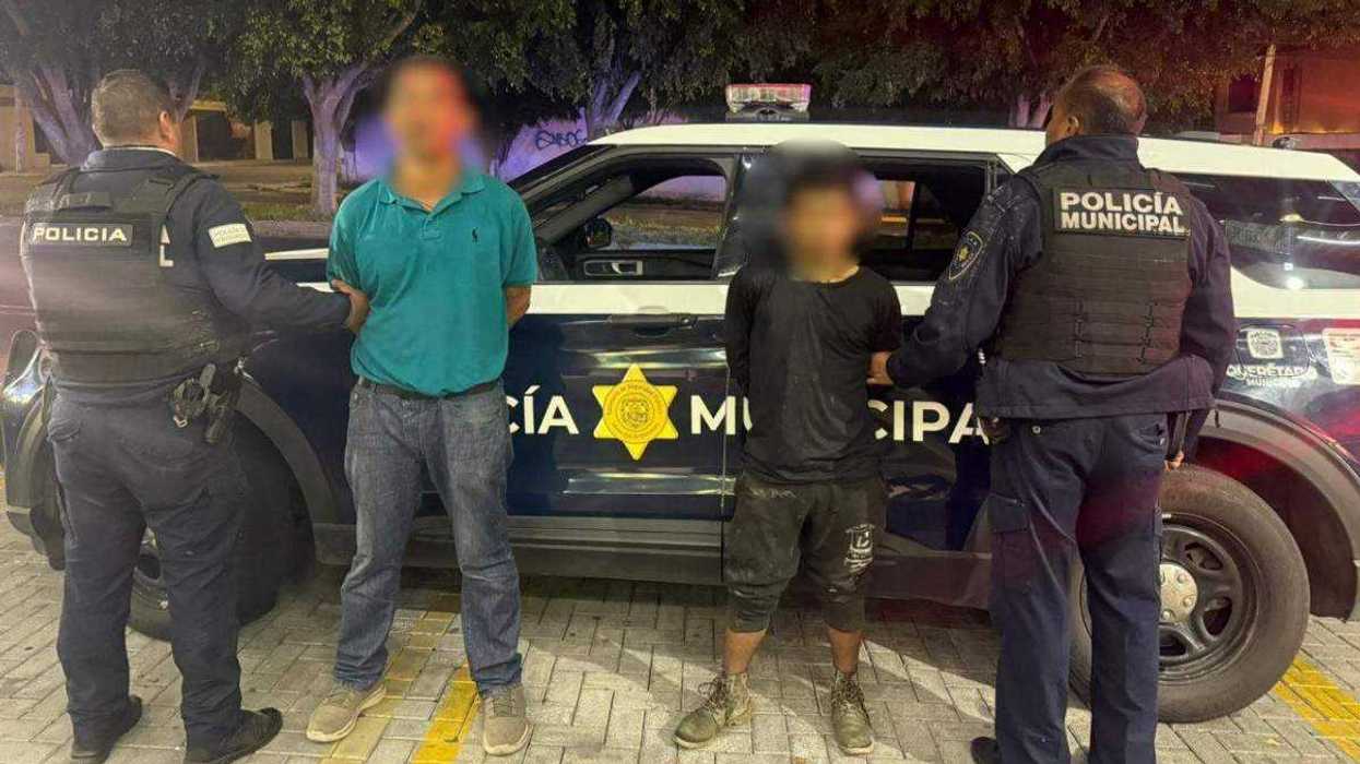Elementos de la Policía Municipal de Querétaro realizan labores de vigilancia en la colonia Colinas del Cimatario tras el reporte de robo en tienda de conveniencia.