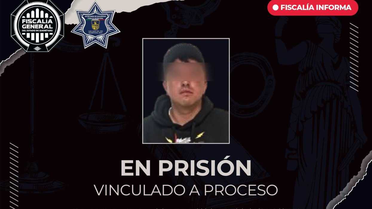 Elementos de la Policía Municipal durante operativo por robo de motocicleta y celular en San Juan del Río, Querétaro