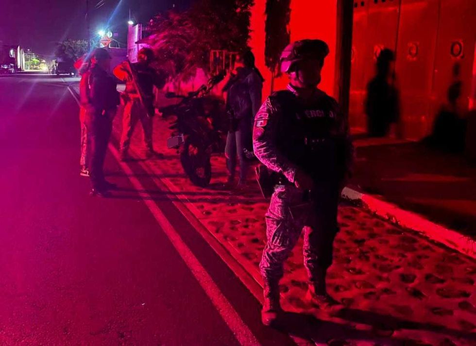 Elementos de la Secretar\u00eda de Seguridad P\u00fablica Municipal de San Juan del R\u00edo realizan un operativo de vigilancia coordinado con la Polic\u00eda Estatal y la SEDENA en 13 colonias del municipio.
