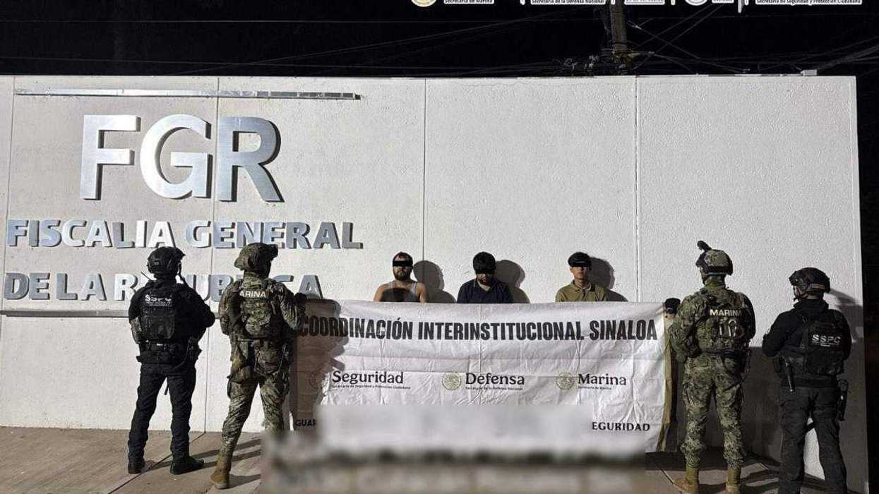 Elementos de la Semar y SSPC durante operativo de seguridad en Sinaloa que derivó en tres detenciones.