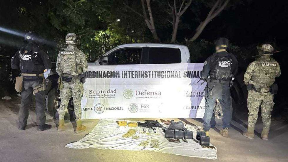Elementos de la Semar y SSPC durante operativo de seguridad en Sinaloa que derivó en tres detenciones.