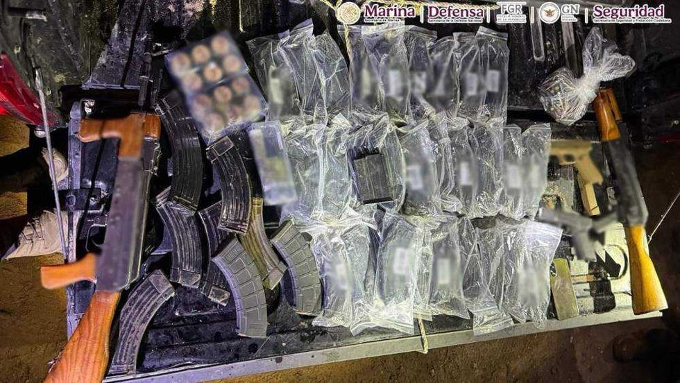 Elementos de la Semar y SSPC durante operativo de seguridad en Sinaloa que derivó en tres detenciones.