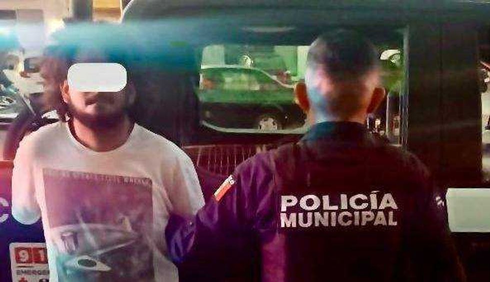 Elementos de la SSPMC aseguraron diversas sustancias ilícitas en una mochila naranja tipo delivery durante operativo en El Pueblito.